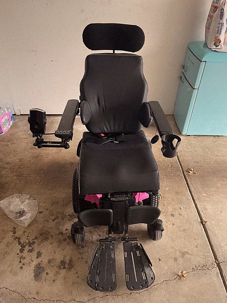 Quantum Q6 Edge 3 Wheelchair POWER Tilt Recline Legrest LIGHT 18" W PICKUP ONLY